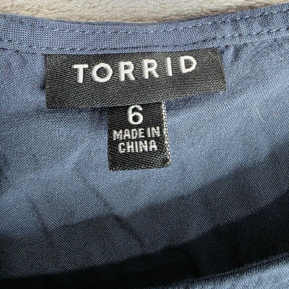 Womens Torrid Blue Polka Dot Tank Top 100% Rayon Sleeveless Button Back Size 6 - Picture 2 of 8